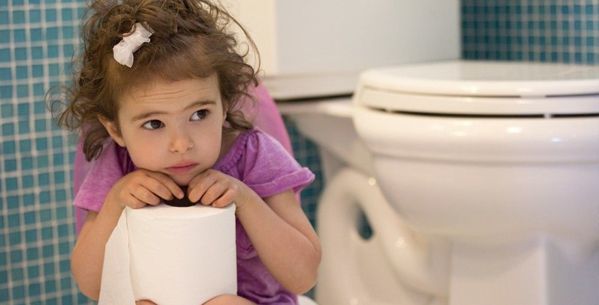 Девочка в туалете